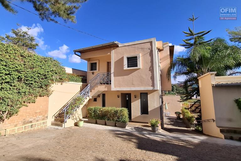 OFIM Immobilier loue un appartement T2 meublé équipé sur Ivato avec piscine dans une résidence sécurisée 24/24