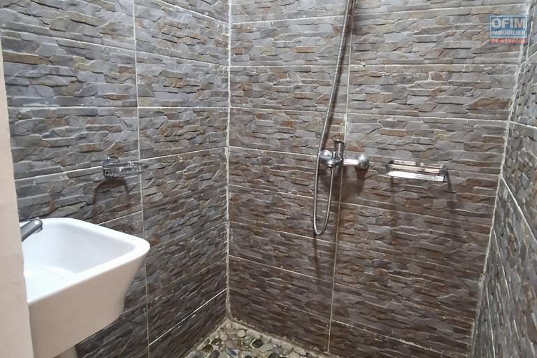 OFIM Immobilier loue un appartement T2 meublé équipé sur Ivato avec piscine dans une résidence sécurisée 24/24