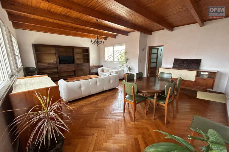 Un appartement T3 meublé à Amparibe