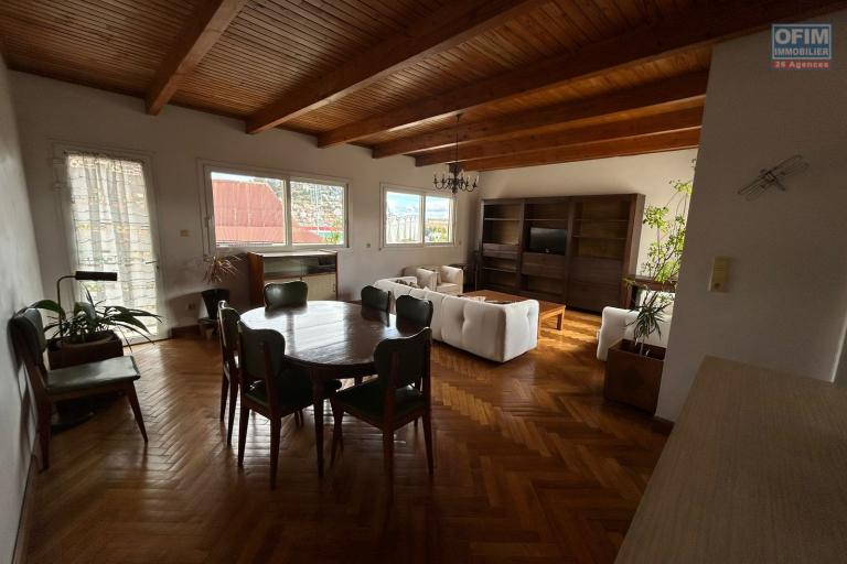 Un appartement T3 meublé à Amparibe