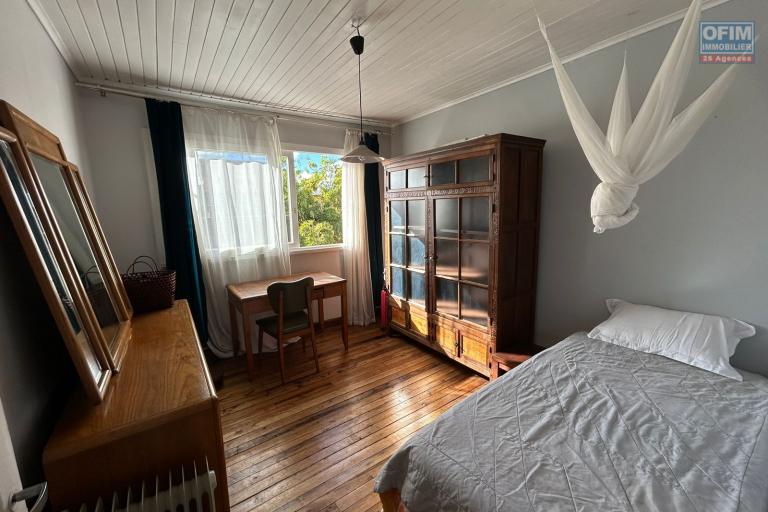 Un appartement T3 meublé à Amparibe