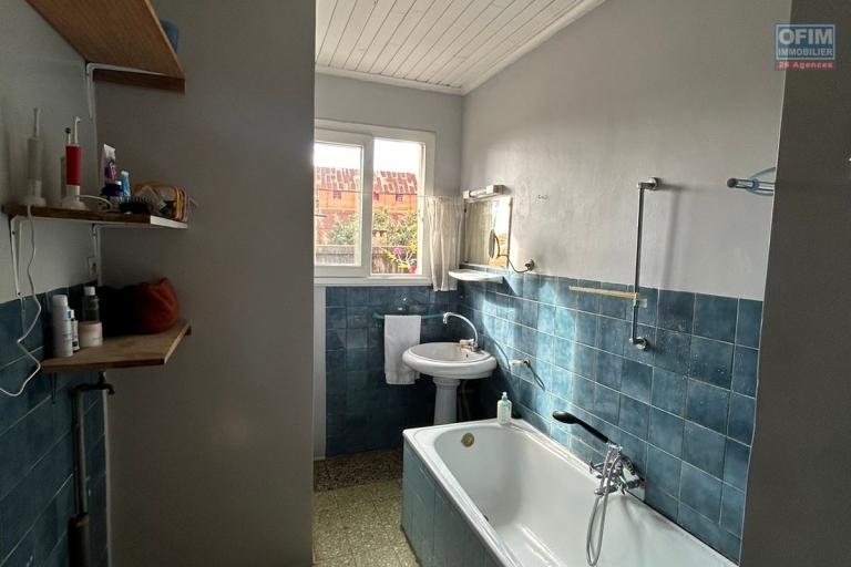 Un appartement T3 meublé à Amparibe