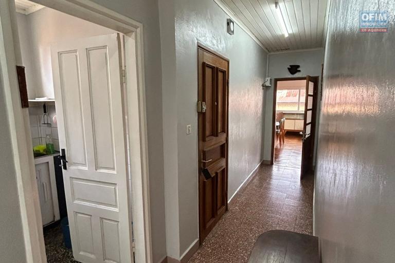 Un appartement T3 meublé à Amparibe