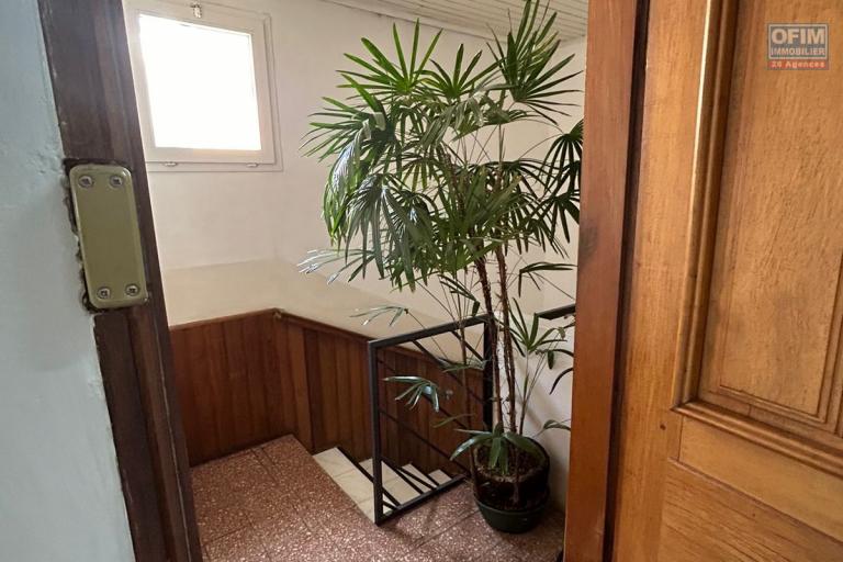 Un appartement T3 meublé à Amparibe