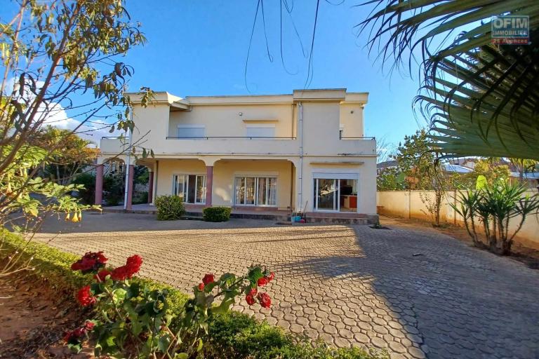 OFIM loue une villa F6 à étage dans un quartier calme sur Mahabo Andoharanofotsy