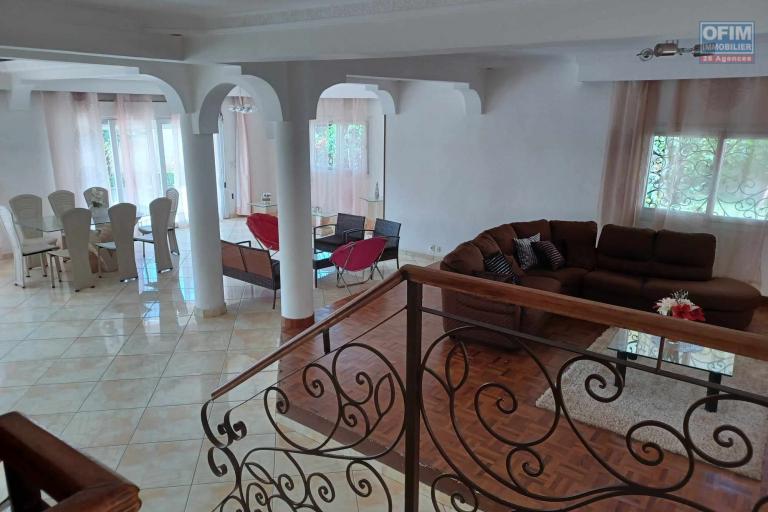 OFIM loue une villa F6 à étage dans un quartier calme sur Mahabo Andoharanofotsy
