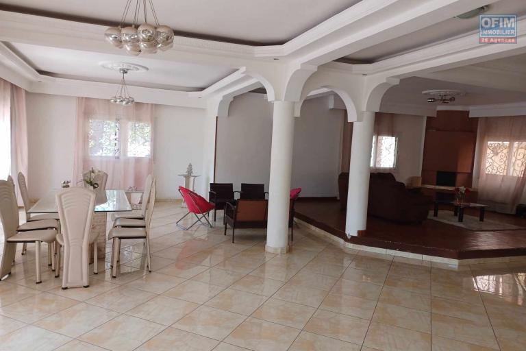 OFIM loue une villa F6 à étage dans un quartier calme sur Mahabo Andoharanofotsy