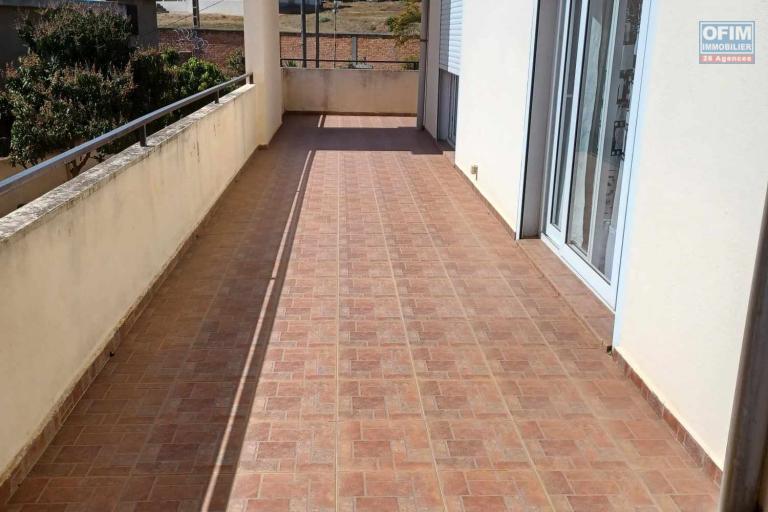 OFIM loue une villa F6 à étage dans un quartier calme sur Mahabo Andoharanofotsy
