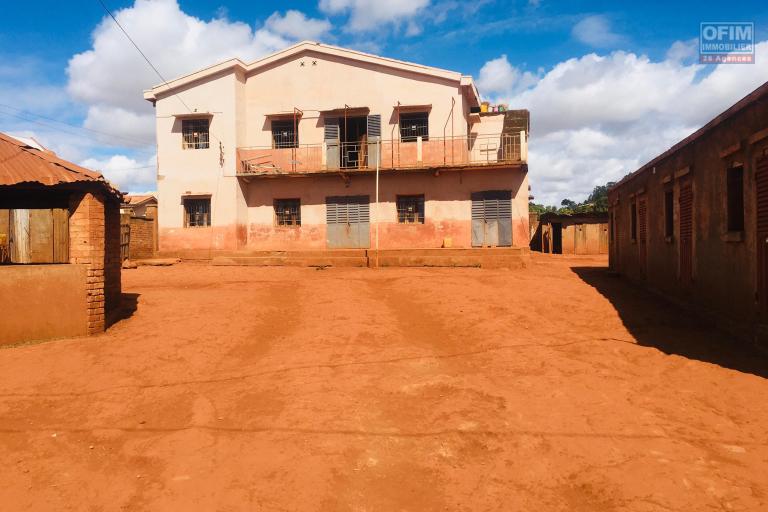 vente d'une propriété avec 900m2 de terrain a Vontovorona