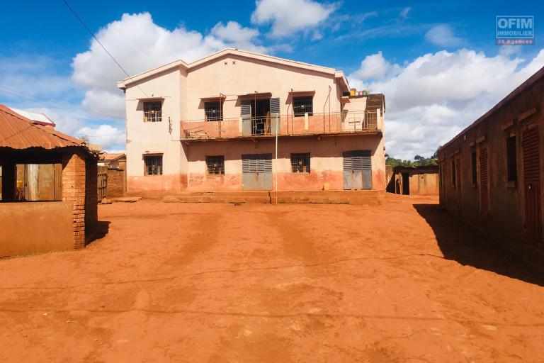 vente d'une propriété avec 900m2 de terrain a Vontovorona