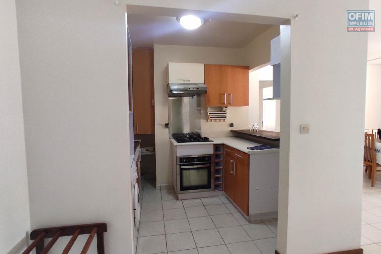 location d'un appartement T3meublé dans une résidence à Mahamasina