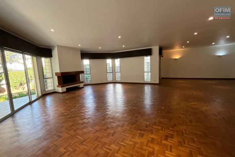 Une villa F5 dans la r&eacute;sidence bonnet &agrave; Ivandry ( CONTACT LALAINA )