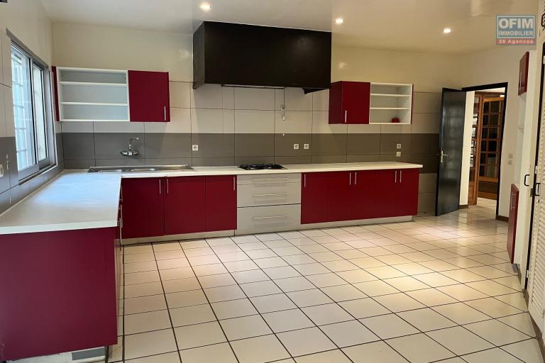 Une villa F5 dans la r&eacute;sidence bonnet &agrave; Ivandry ( CONTACT LALAINA )