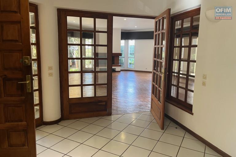 Une villa F5 dans la r&eacute;sidence bonnet &agrave; Ivandry ( CONTACT LALAINA )