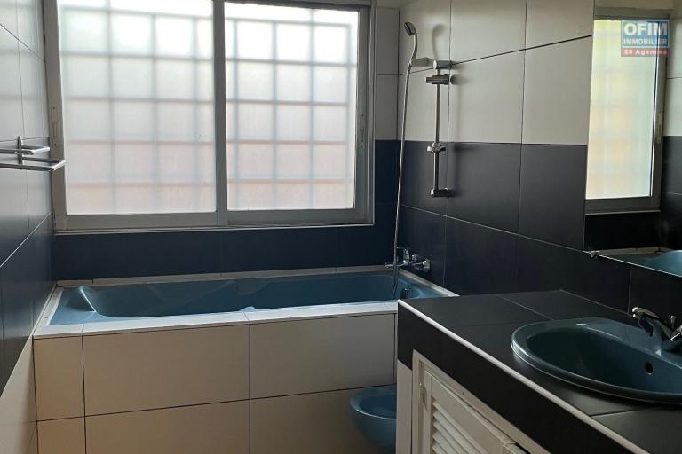 Une villa F5 dans la r&eacute;sidence bonnet &agrave; Ivandry ( CONTACT LALAINA )