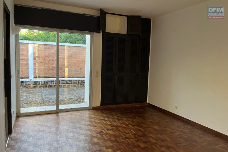 Une villa F5 dans la r&eacute;sidence bonnet &agrave; Ivandry ( CONTACT LALAINA )