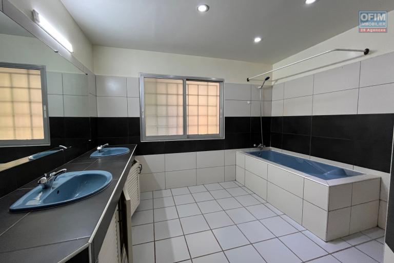 Une villa F5 dans la r&eacute;sidence bonnet &agrave; Ivandry ( CONTACT LALAINA )