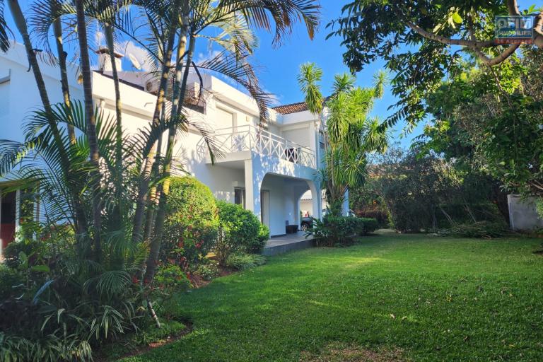 À LOUER - Villa de standing F6 avec piscine à Ambohibao