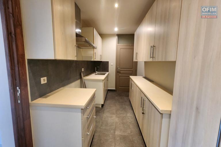 &Agrave; LOUER - Villa de standing F6 avec piscine &agrave; Ambohibao. (LOUE)