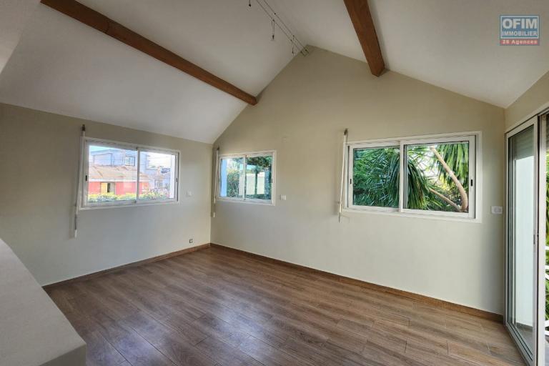 &Agrave; LOUER - Villa de standing F6 avec piscine &agrave; Ambohibao. CONTACT Mr Jacky