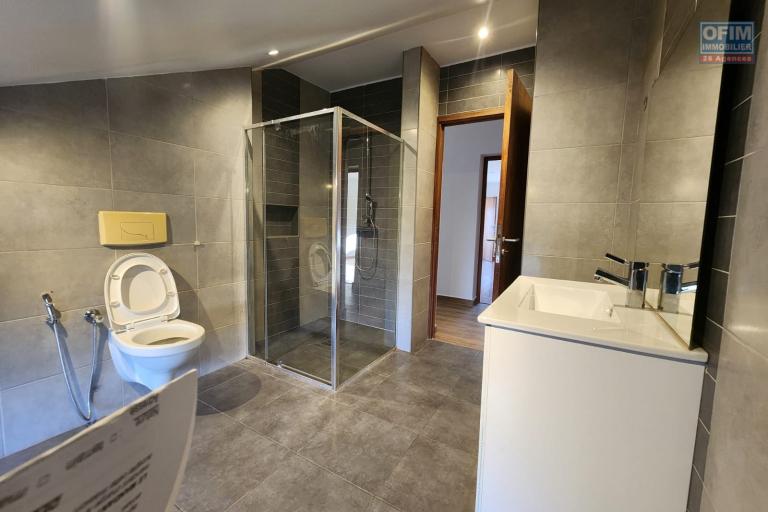 &Agrave; LOUER - Villa de standing F6 avec piscine &agrave; Ambohibao. CONTACT Mr Jacky