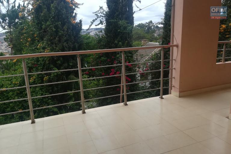 Un appartement T4 sécurisé à Ampandrianomby
