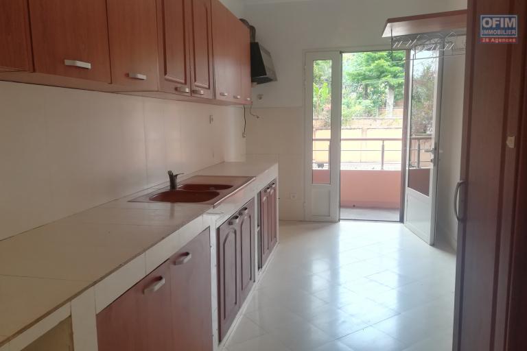 Un appartement T4 sécurisé à Ampandrianomby
