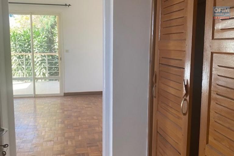 Un appartement T4 sécurisé à Ampandrianomby