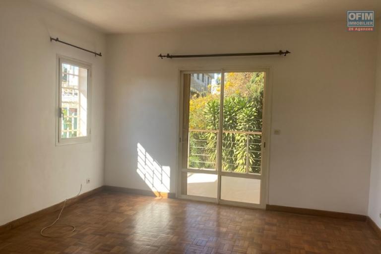 Un appartement T4 sécurisé à Ampandrianomby