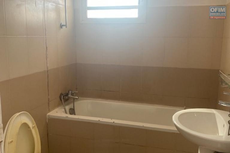 Un appartement T4 sécurisé à Ampandrianomby