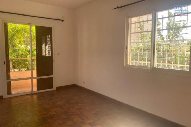 Un appartement T4 sécurisé à Ampandrianomby
