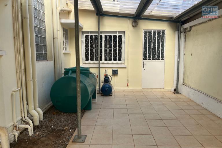 Une villa F6 avec piscine à 5mn à pied du Lycée Français à Ambatobe