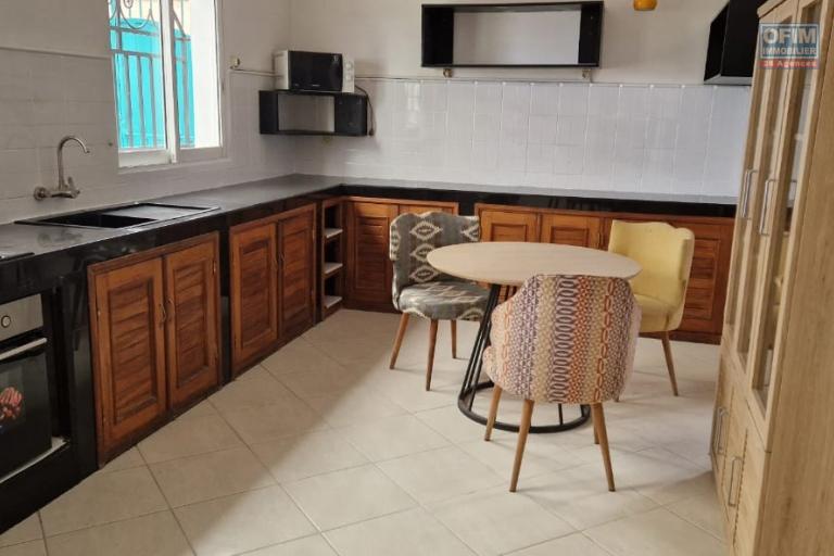 A LOUER Villa F6 dans un quartier résidentiel à 7mn à pieds du lycée Français a Ambatobe, Contact Francia  0340221869
