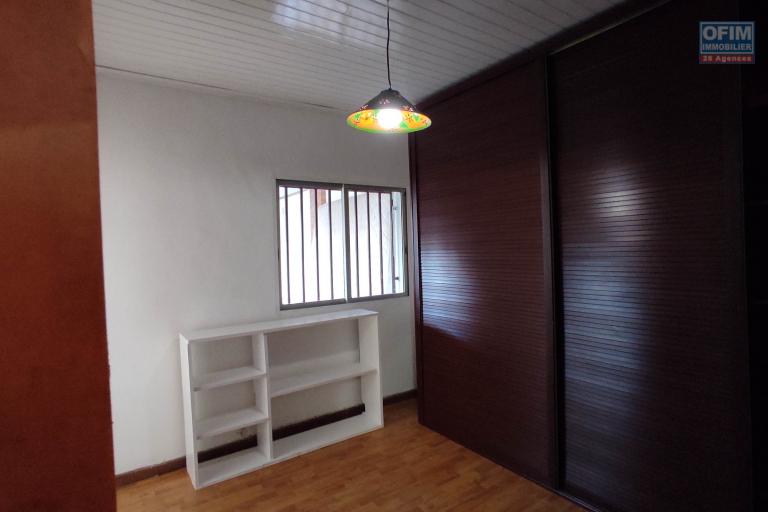 A LOUER Villa F6 dans un quartier résidentiel à 7mn à pieds du lycée Français a Ambatobe, Contact Francia  0340221869