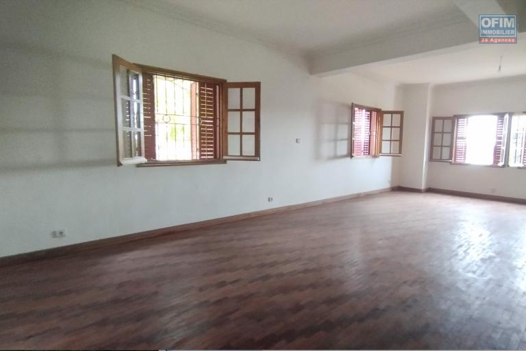 A louer, une villa de style traditionnelle F5 à Andranomena- Ambohibao