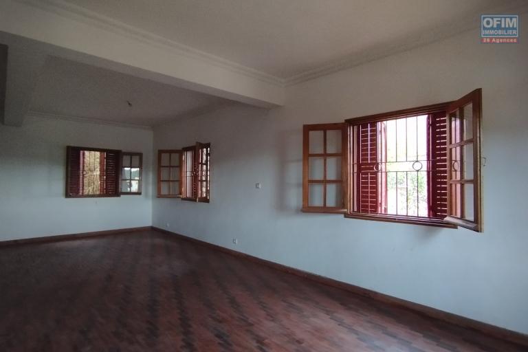 A louer, une villa de style traditionnelle F5 à Andranomena- Ambohibao