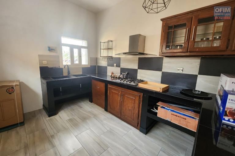 À louer un appartement meublé situé à Mandrosoa Ivato