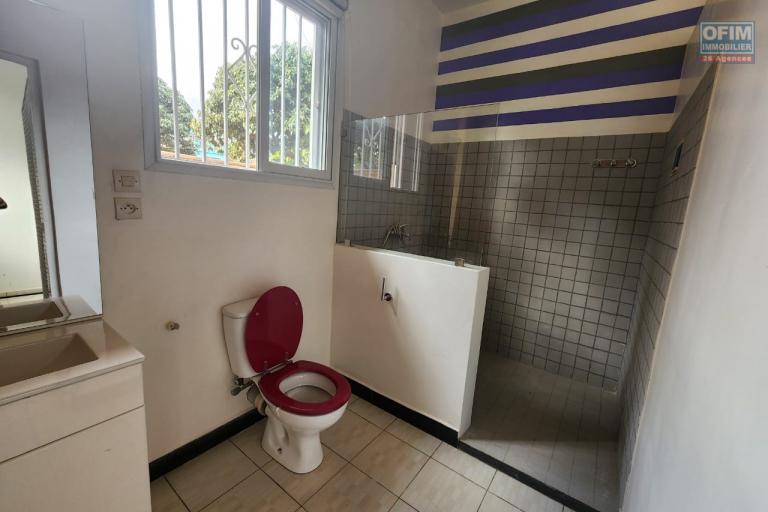 À louer un appartement meublé situé à Mandrosoa Ivato