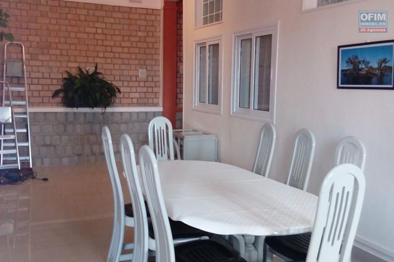  OFIM loue un appartement T3 meublé de 110m2 sur Ambatobe