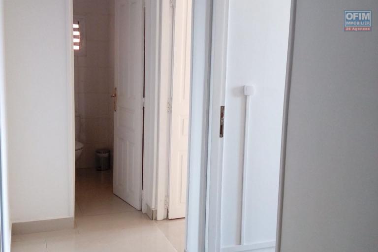  OFIM loue un appartement T3 meublé de 110m2 sur Ambatobe
