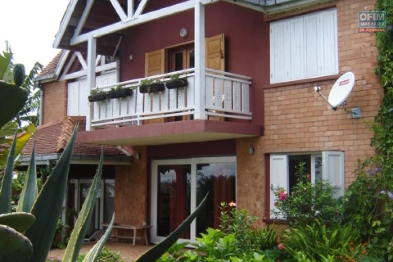 OFIM immobilier loue une villa F4 sur Ankerana nichée sur un terrain de 1000m2 à 5min d'ankorondrano.