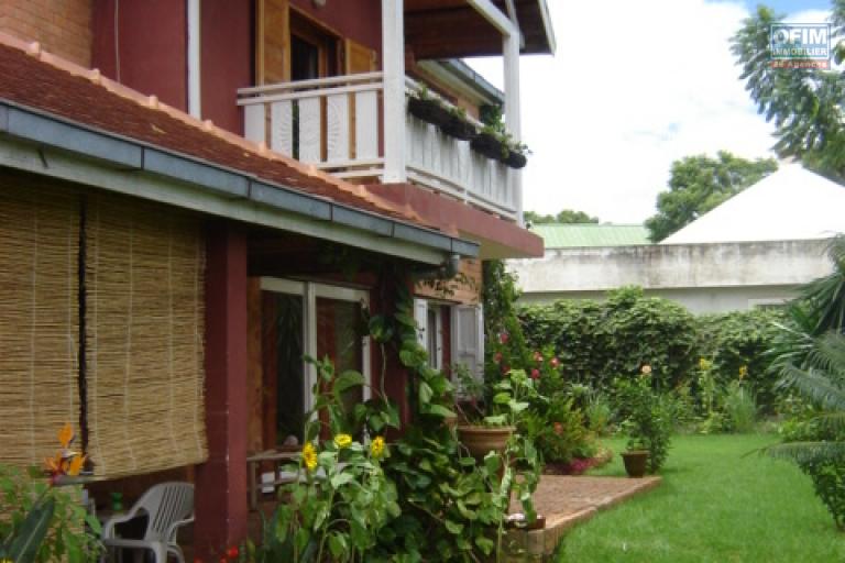 OFIM immobilier loue une villa F4 sur Ankerana nichée sur un terrain de 1000m2 à 5min d'ankorondrano.