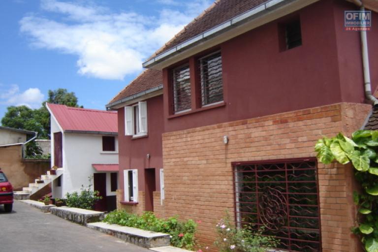 OFIM immobilier loue une villa F4 sur Ankerana nichée sur un terrain de 1000m2 à 5min d'ankorondrano.