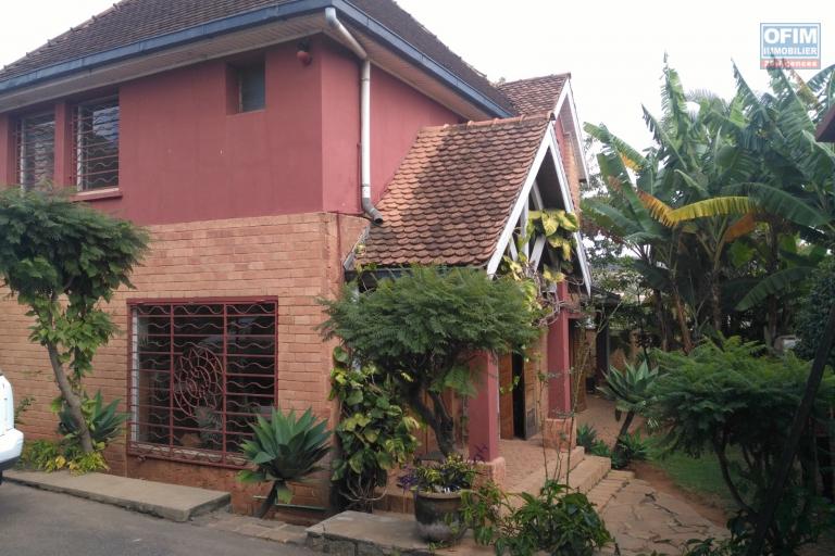 OFIM immobilier loue une villa F4 sur Ankerana nichée sur un terrain de 1000m2 à 5min d'ankorondrano.