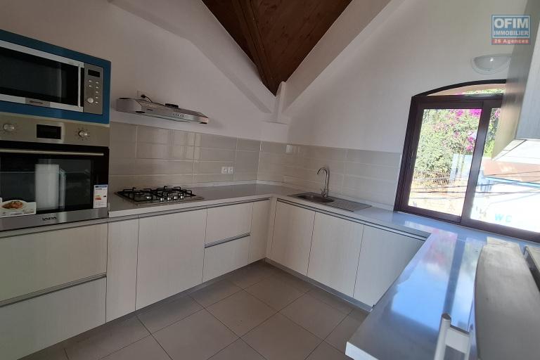 OFIM immobilier loue un appartement T3 sur la haute ville, à 10 minutes d'analakely.