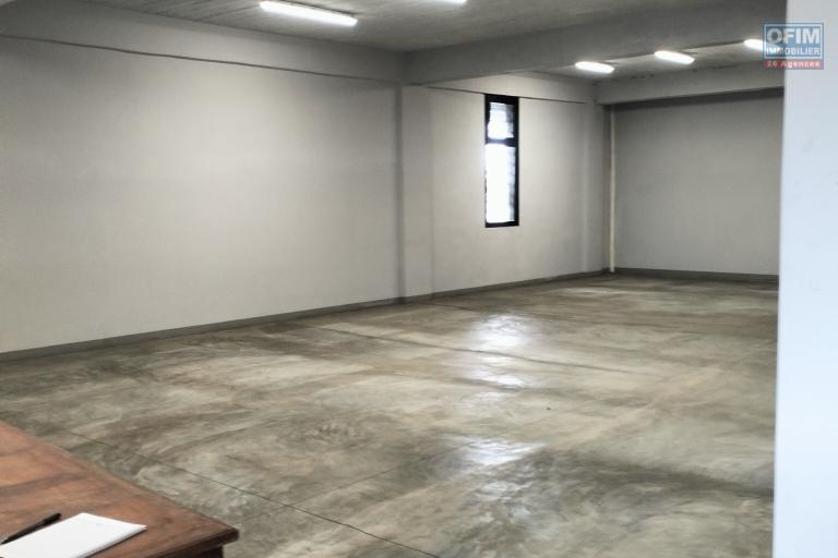 A LOUER - ENTREPOT 225M2 Ankorondrano