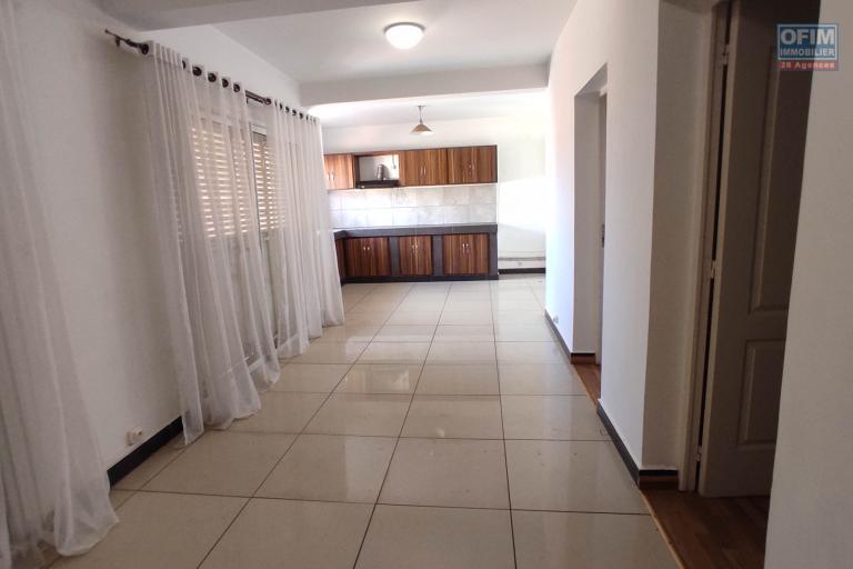 A LOUER appartement T3 avec 2 places de parking à Ivandry Tanàna
