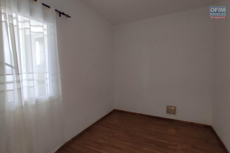 A LOUER appartement T3 avec 2 places de parking à Ivandry Tanàna
