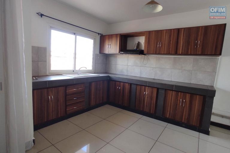 A LOUER appartement T3 avec 2 places de parking à Ivandry Tanàna
