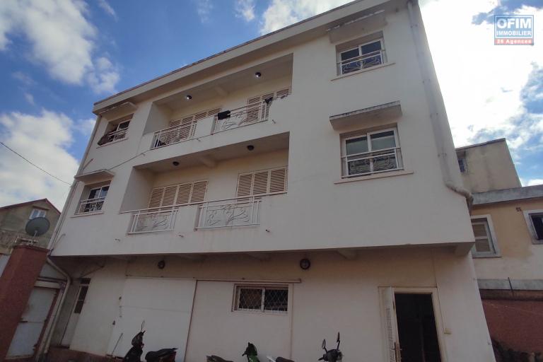 A LOUER appartement T3 avec 2 places de parking à Ivandry Tanàna